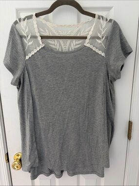 Xhilaration Gray Ribbed Short Sleeve Top with Cream Lace Yoke